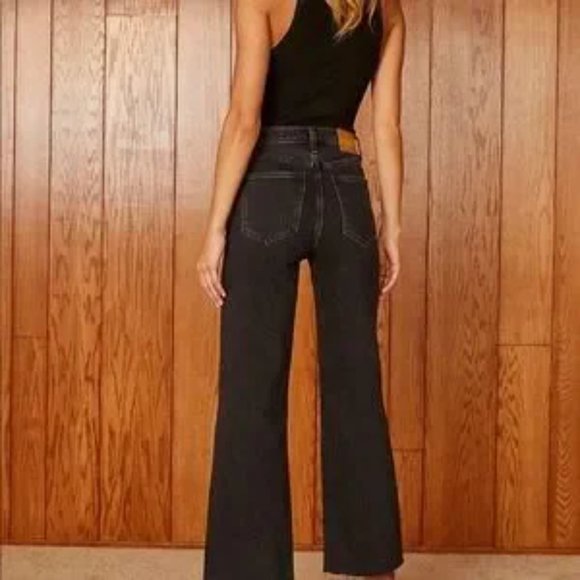 Aritzia Denim Forum Farrah High-Rise Wide Leg Cropped Jean raw hem - Picture 2 of 4